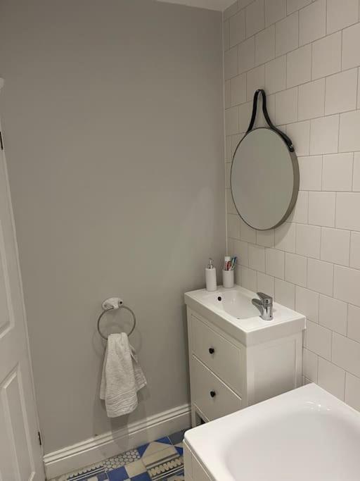 Lovely 2 Bedroom Ground Floor Flat With Garden. Londra Dış mekan fotoğraf