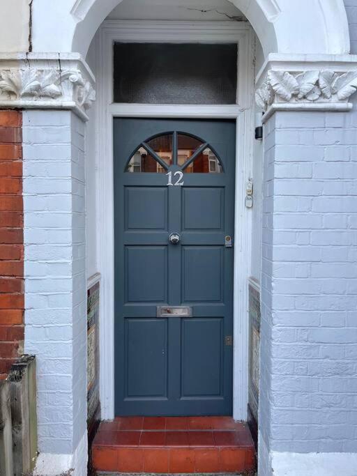 Lovely 2 Bedroom Ground Floor Flat With Garden. Londra Dış mekan fotoğraf