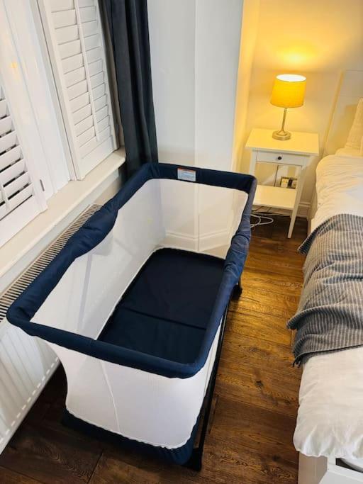 Lovely 2 Bedroom Ground Floor Flat With Garden. Londra Dış mekan fotoğraf