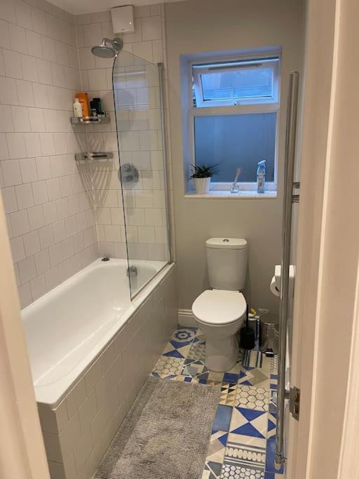 Lovely 2 Bedroom Ground Floor Flat With Garden. Londra Dış mekan fotoğraf